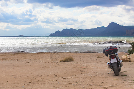 沙滩上的摩托车 拥抱 美丽的 旅行 户外 旅游 水 海景图片