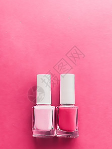 玫瑰背景 修指和美容化妆品上的粉红指甲油瓶 购物 魅力图片