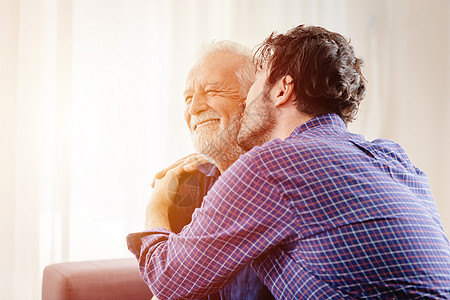 儿子和老男人打招呼 为了爱祖父 在纪念老人节上相遇的阿公背景图片