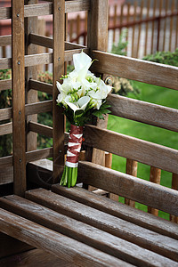 白花的婚纱花束图片