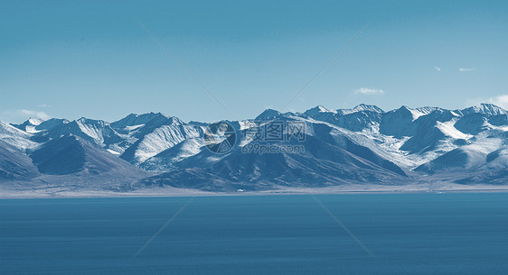 月亮山川背景图片