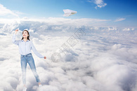 商务女性与纸飞机图片
