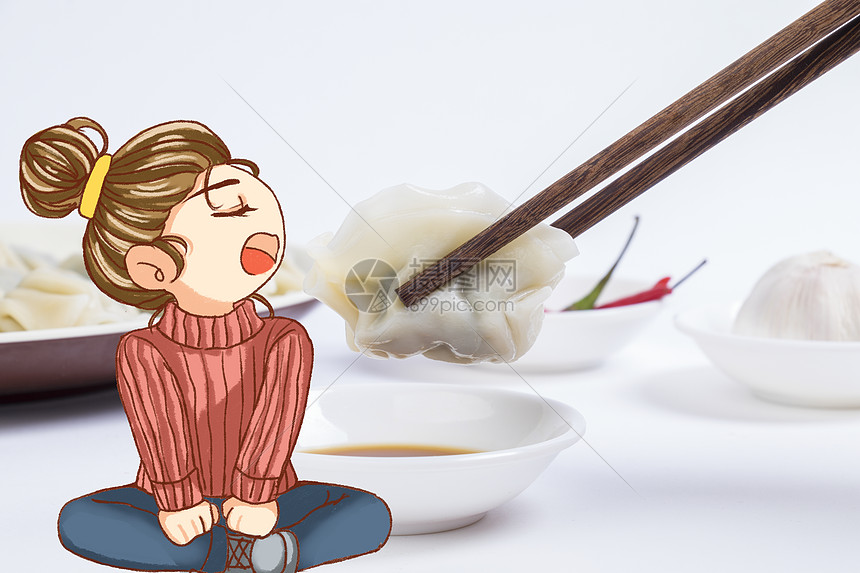 张嘴吃饺子的女孩