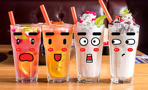 黄色奶昔奶昔高脚杯卡通饮料可爱表情插画