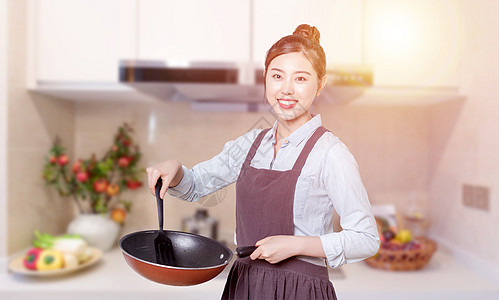 做饭的女生图片