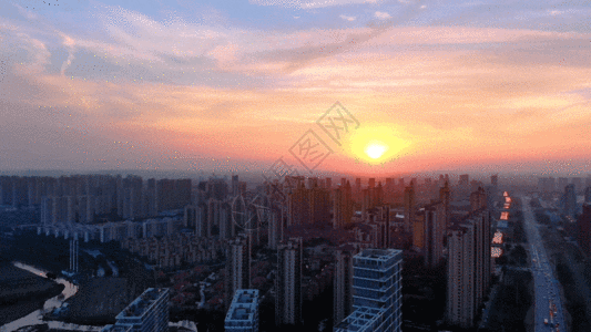 夕阳下城市美丽晚霞航拍城市建筑GIF高清图片