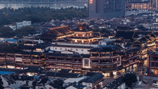 俯瞰城市 上海黄昏到亮灯城市夜景延时GIF高清图片