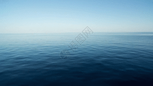 海上小岛浩瀚的海面GIF高清图片