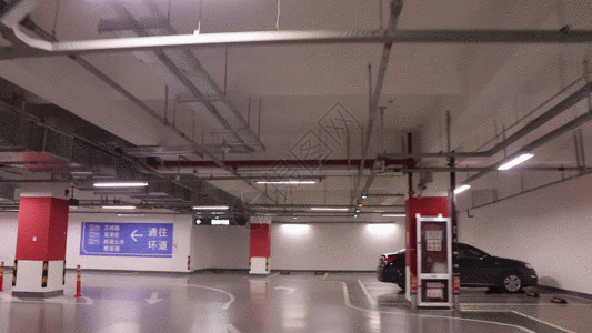 车库地下停车室汽车穿梭GIF高清图片