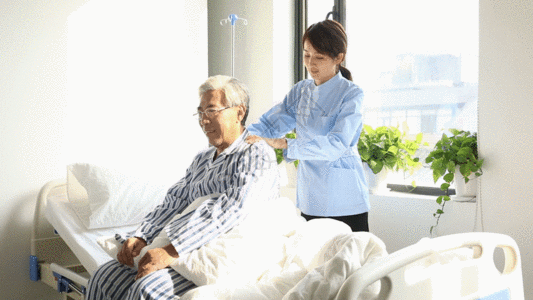 老人走老人病护护士帮忙按摩gif高清图片