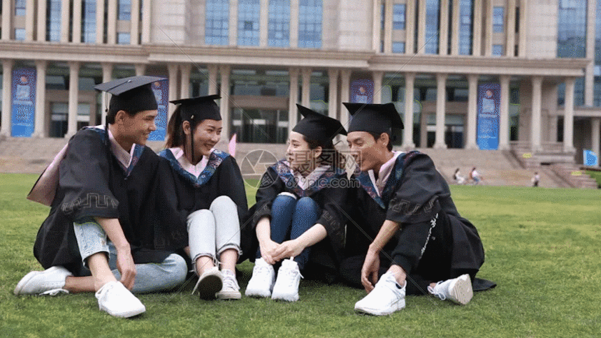 毕业大学生草地上聊天gif动图图片-正版gif素材401083387-摄图网