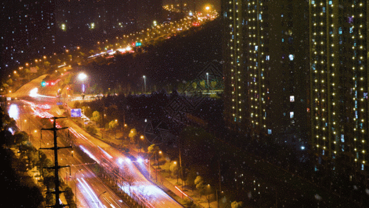 风雪城市夜景延时交通GIF图片