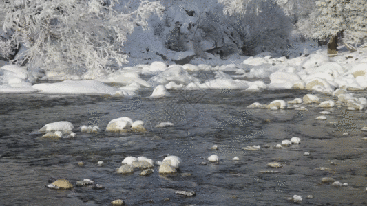 雪河新疆冬季高山流水GIF高清图片