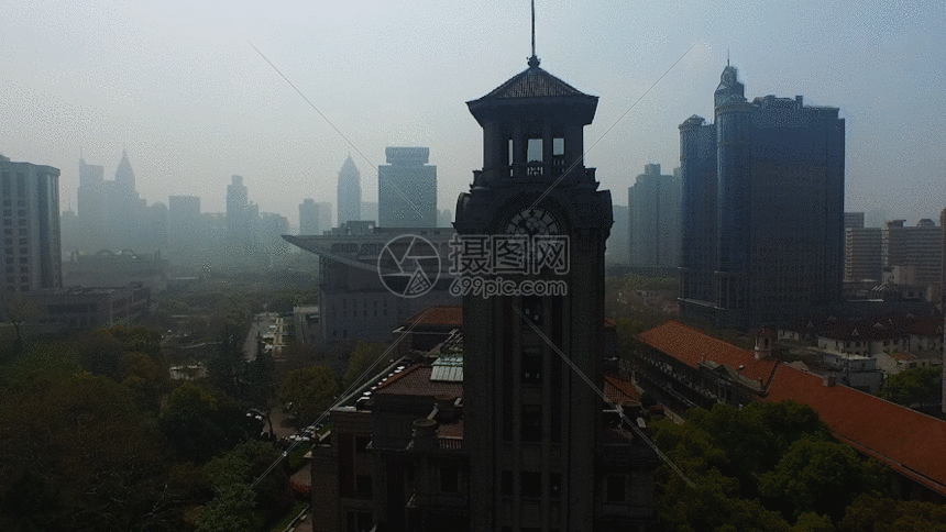 航拍上海建筑钟GIF图片