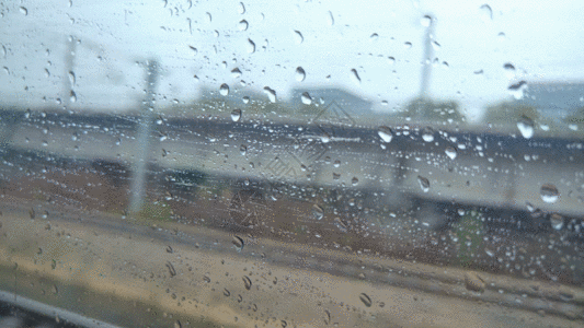 雨水打在玻璃上流动视频GIF图片