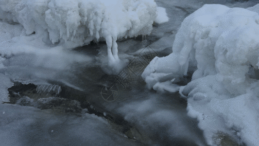 新疆冬季天山河流GIF图片