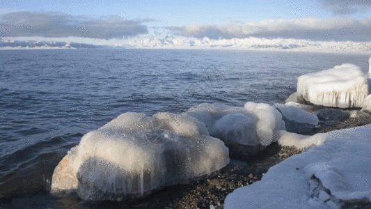 新疆赛里木湖冰雪美景GIF高清图片