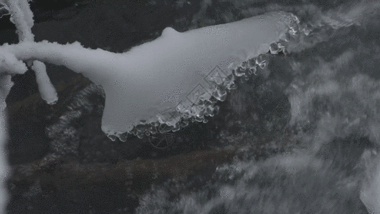 新疆冬季温泉流水冰凌GIF图片素材