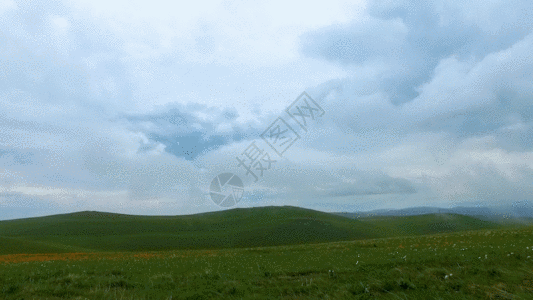 新疆草原天气乌云GIF图片