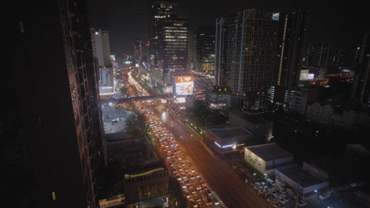夜景城市中心马路车流GIF图片