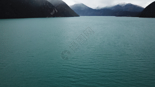 西藏巴松措错高湖高清航拍原始素材GIF图片