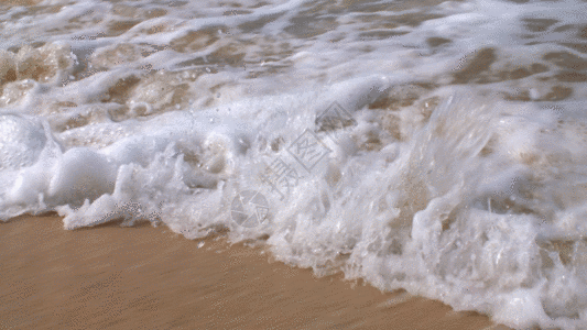 吹海风海浪冲击GIF高清图片