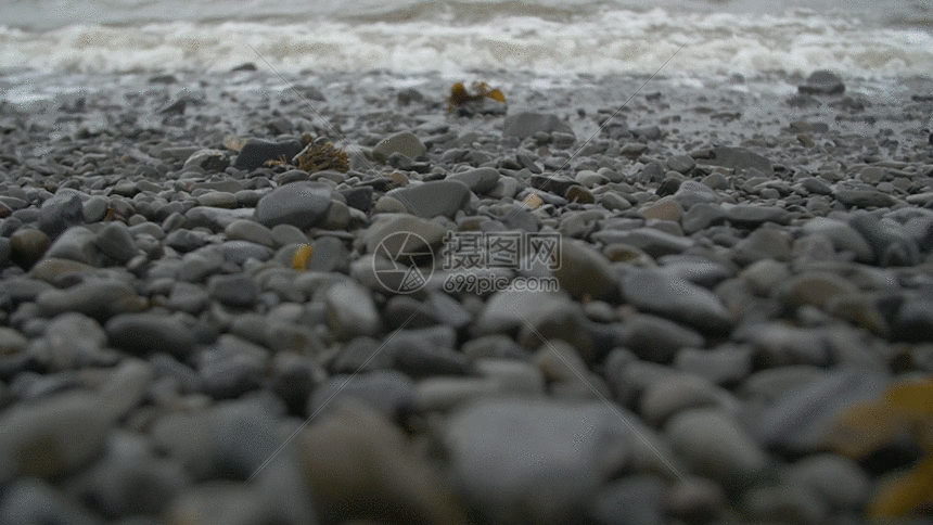 海浪冲上小石头海滩gif动图图片-正版gif素材401115979-摄图网