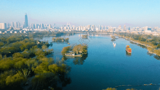 夏雨大秀好身材大明湖畔航拍GIF高清图片