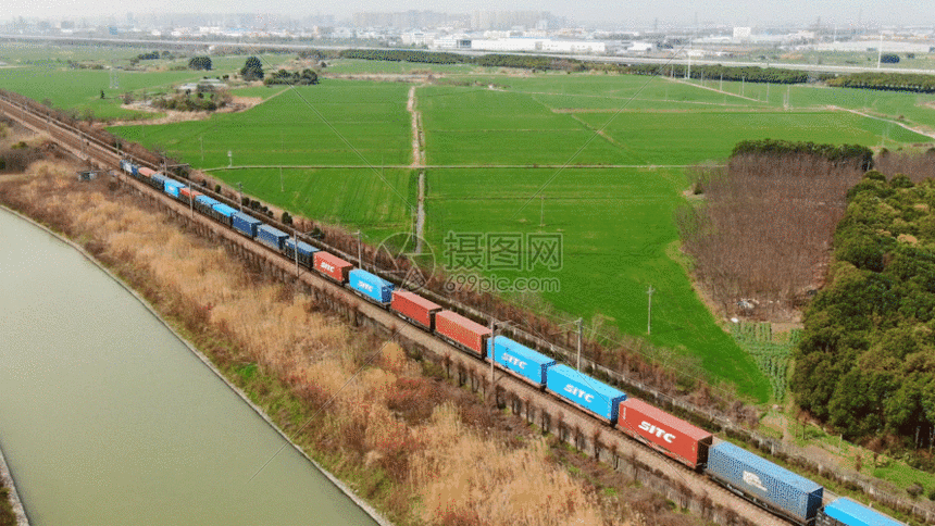 一列火车经过gif动图图片-正版gif素材401130474-摄图网