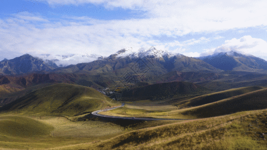 雪山道路延时扎尕那雪山GIF高清图片