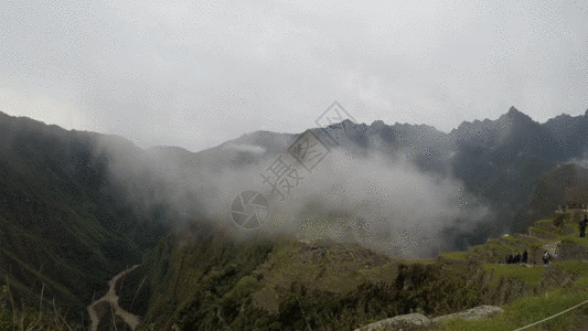 风景世界名画世界遗址马丘比丘消失在雾中GIF高清图片