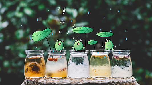 创意瓶子雨中青蛙呱呱图片