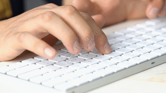 在写字的人手在键盘打字GIF高清图片