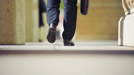 翡翠柱子行走的脚步GIF高清图片