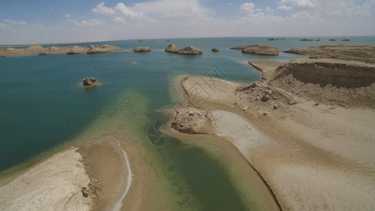 青海甘肃交接的水上雅丹地貌风光航拍视频GIF图片