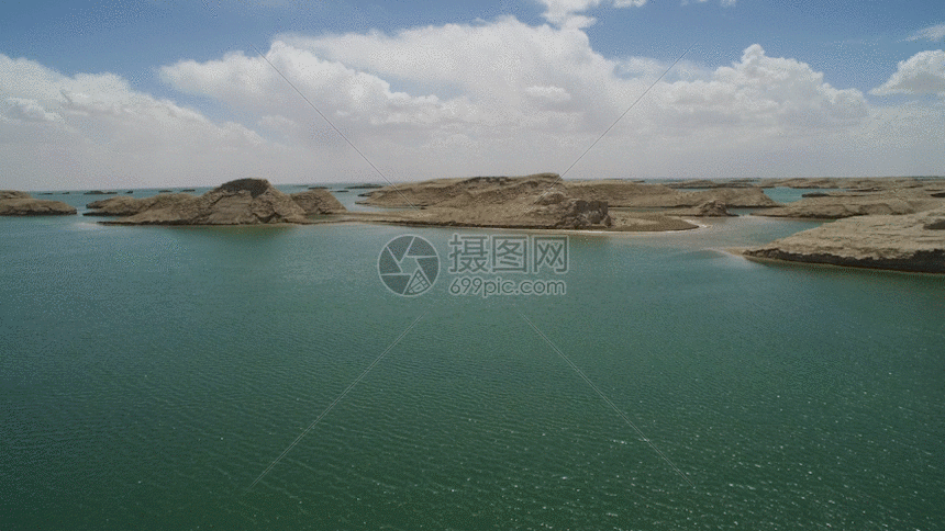 青海甘肃交接的水上雅丹地貌风光航拍视频gif