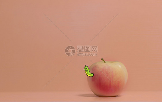 苹果里的虫子图片