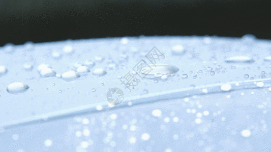 水滴落在雨伞上GIF图片
