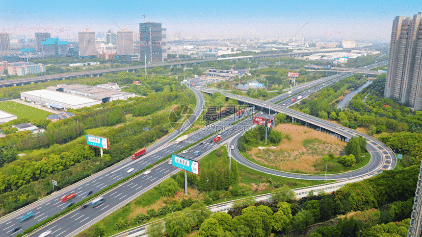 绿色城市交通环境延时gif