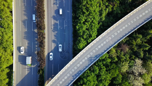 城市绿色汽车汽车立交桥 GIF高清图片