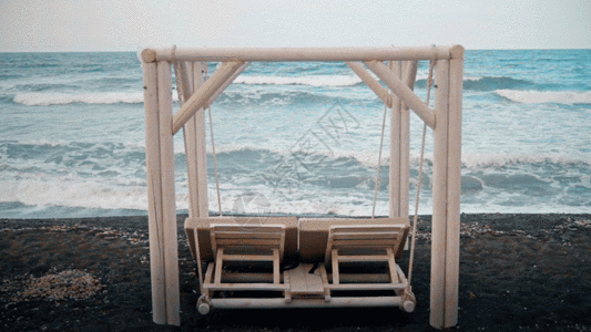 海浪冲击沙滩小秋GIF图片