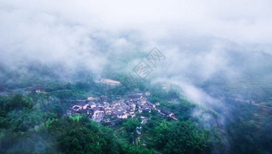 云雾笼罩中的小村古村gif动图图片