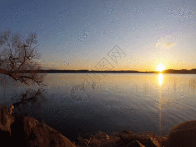 日落湖面风景GIF图片