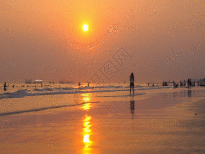 夕阳下的海滩GIF图片