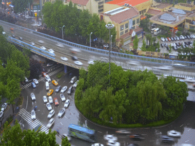 车下雨雨天交通延时GIF高清图片