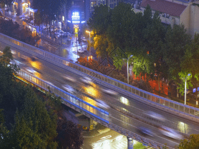 雨天交通延时GIF高清图片