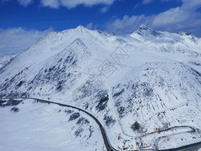 冰雪覆盖航拍雪山GIF高清图片