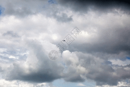 飞机竖版素材乌云gif动图高清图片