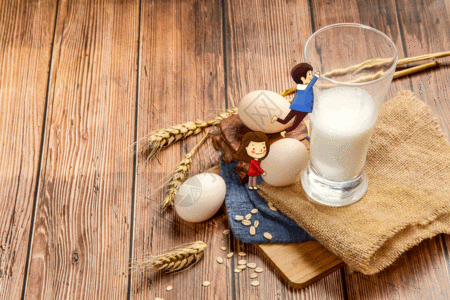 牛奶早餐喝牛奶的孩子gif高清图片