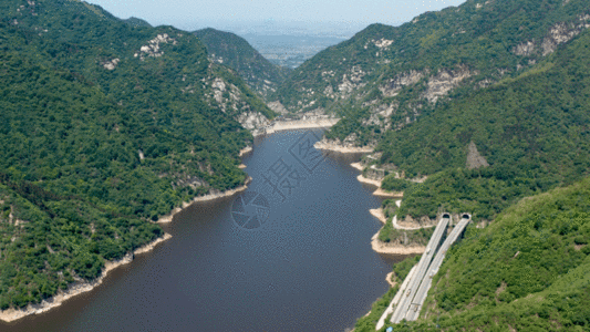 湖水高山航拍GIF高清图片